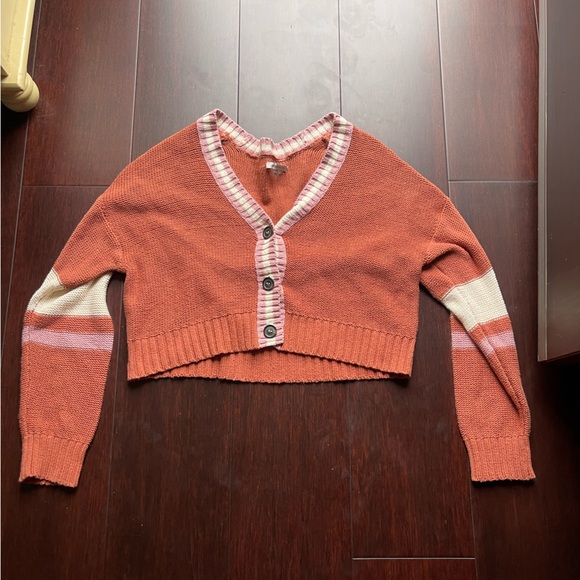 American Eagle. Cardigan Sweater. Size Medium. - Picture 3 of 4